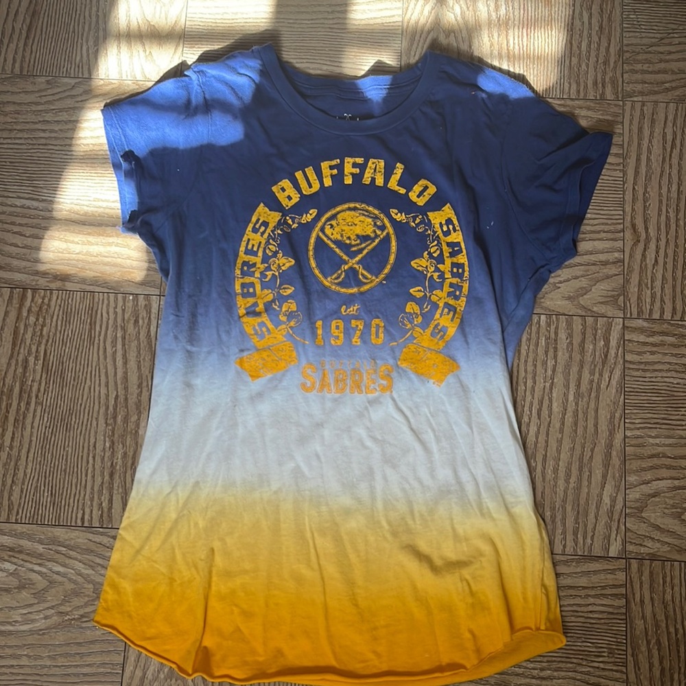 Womens Buffalo Sabres shirt small